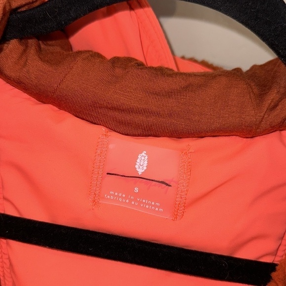 Free People pullover NEW popover Movement Lead the Pack jacket small neon coral - Picture 5 of 10